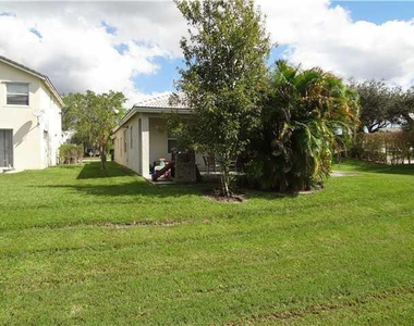 7953 Nw 70th Avenue - Photo Thumbnail 1