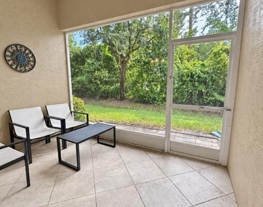 1571 Se Hampshire Way - Photo Thumbnail 6