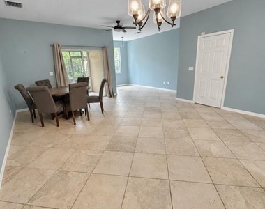 1571 Se Hampshire Way - Photo Thumbnail 4