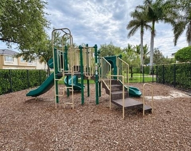 1571 Se Hampshire Way - Photo Thumbnail 14