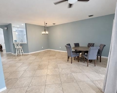 1571 Se Hampshire Way - Photo Thumbnail 5