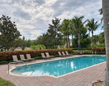 1571 Se Hampshire Way - Photo Thumbnail 15