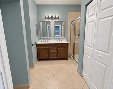 1571 Se Hampshire Way - Photo Thumbnail 8