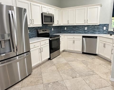 1571 Se Hampshire Way - Photo Thumbnail 1