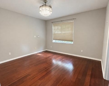 1571 Se Hampshire Way - Photo Thumbnail 7