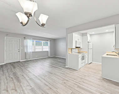 2404 Antigua Circle - Photo Thumbnail 11