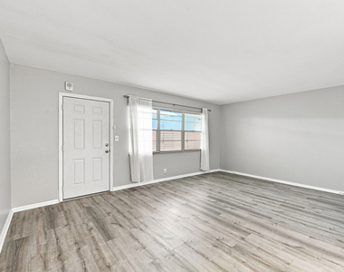 2404 Antigua Circle - Photo Thumbnail 9