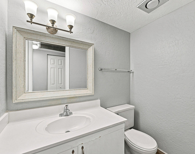 2404 Antigua Circle - Photo Thumbnail 7