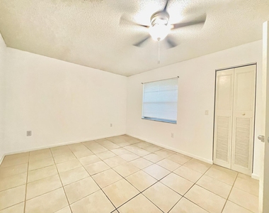 2302 Sunrise Boulevard - Photo Thumbnail 7