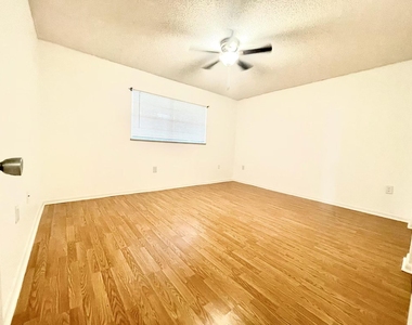 2302 Sunrise Boulevard - Photo Thumbnail 6