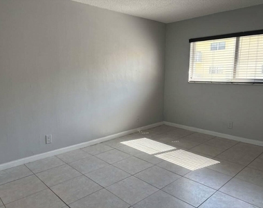 5829 Nw 17th Place - Photo Thumbnail 5