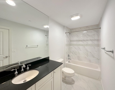 312 Bay Colony Drive N - Photo Thumbnail 10