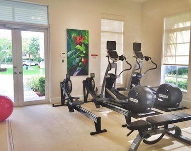 312 Bay Colony Drive N - Photo Thumbnail 29