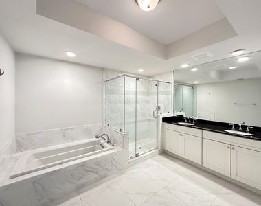 312 Bay Colony Drive N - Photo Thumbnail 8