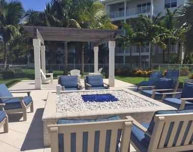 312 Bay Colony Drive N - Photo Thumbnail 21