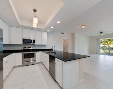 312 Bay Colony Drive N - Photo Thumbnail 5
