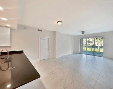 312 Bay Colony Drive N - Photo Thumbnail 3