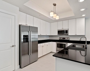 312 Bay Colony Drive N - Photo Thumbnail 6