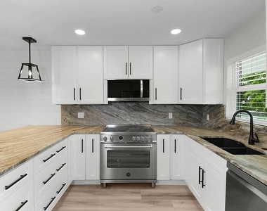 200 N El Mar Drive - Photo Thumbnail 2