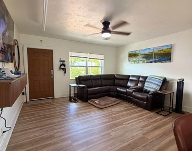 175 E 24th Street - Photo Thumbnail 3