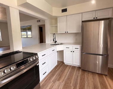175 E 24th Street - Photo Thumbnail 6