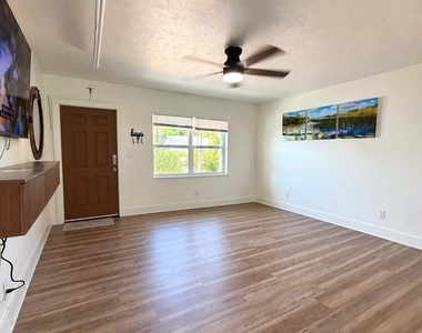 175 E 24th Street - Photo Thumbnail 2