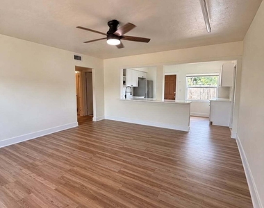 175 E 24th Street - Photo Thumbnail 4