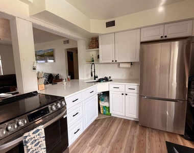 175 E 24th Street - Photo Thumbnail 8
