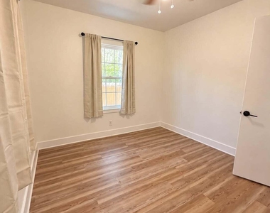 175 E 24th Street - Photo Thumbnail 17