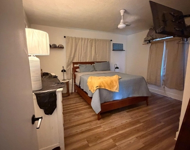 175 E 24th Street - Photo Thumbnail 15