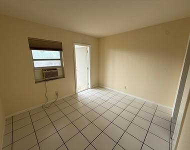 909 Se 14th Court - Photo Thumbnail 3