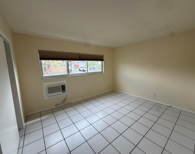 909 Se 14th Court - Photo Thumbnail 5