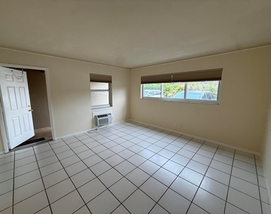 909 Se 14th Court - Photo Thumbnail 11