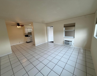 909 Se 14th Court - Photo Thumbnail 12