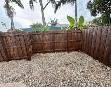909 Se 14th Court - Photo Thumbnail 4