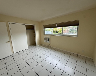 909 Se 14th Court - Photo Thumbnail 6