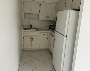 1816 E Oakland Park Boulevard - Photo Thumbnail 2