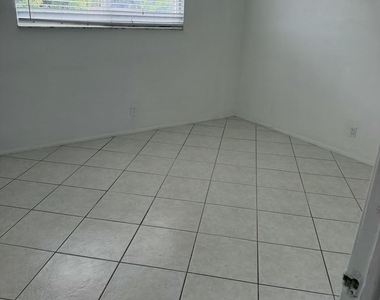 1816 E Oakland Park Boulevard - Photo Thumbnail 6