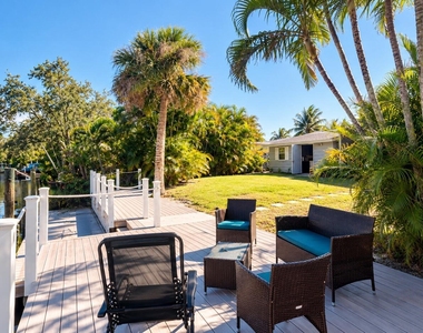 231 Se Paradise Place - Photo Thumbnail 11