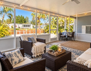 231 Se Paradise Place - Photo Thumbnail 4