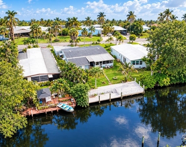 231 Se Paradise Place - Photo Thumbnail 7