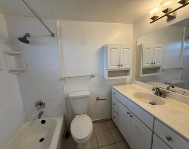 909 Se 14th Court - Photo Thumbnail 2