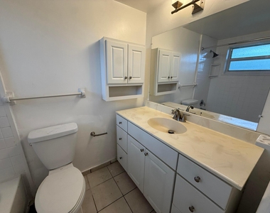 909 Se 14th Court - Photo Thumbnail 5
