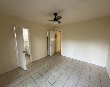 909 Se 14th Court - Photo Thumbnail 3