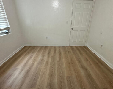 3631 Thomas Avenue - Photo Thumbnail 2