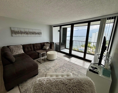 5600 N Flagler Drive - Photo Thumbnail 4