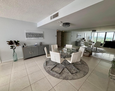 5600 N Flagler Drive - Photo Thumbnail 2