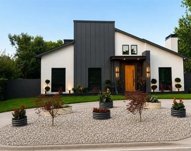 939 N Buckner Boulevard - Photo Thumbnail 1