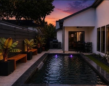 939 N Buckner Boulevard - Photo Thumbnail 2