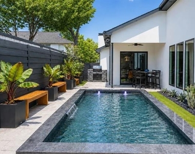 939 N Buckner Boulevard - Photo Thumbnail 3